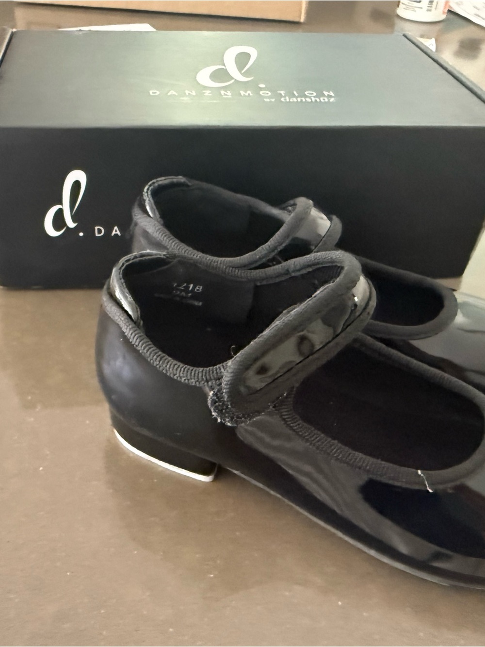 Danznmotion Girls' Black Patent Mary Jane Tap Shoes - Picture 3 of 13